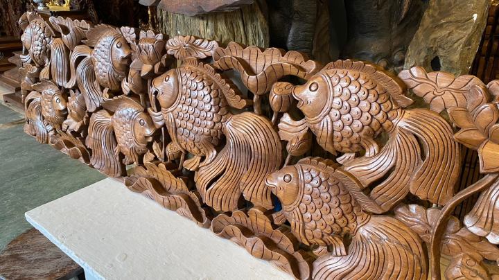 ปลาทอง-9-ตัว-ขนาด-180x45-ซม-wooden-hand-carved-golden-fish-ทำจากไม้สักแกะสลัก-แผ่นไม้สัก-ไม้หนา-4-ซม-ไม้สักฉลุ-ปลาทองแกะสลัก-เสริมมงคล