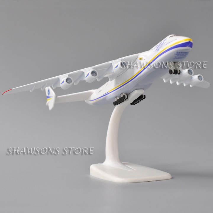 Herpa アントノフAn-225 1/250モデル Amazon.com: Herpa - Antonov AN-225 Mriya & RKK Energiya