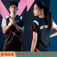 Yonex ชุดคู่กีฬาสำหรับทั้งหญิงและชายแขนสั้นแบบหลวม,ใหม่ชุดเล่นเทนนิสวิ่งแห้งเร็วสำหรับชุดแบดมินตัน