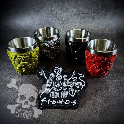 ของสะสม แก้วช็อตลายนูน รูปสุสานหัวกะโหลก Graveyard of Skulls Shot Glass