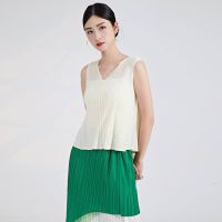 2023 Hot Designed v-neck suspender for women Miyake  summer new pleated top niche texture solid color vest