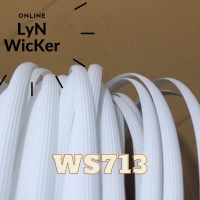 WS713 (สีขาว) เส้นหวายเทียม เส้นแบนนูน ผิวลายเส้น หน้ากว้าง 7 มม. หนา 1.3 มม.