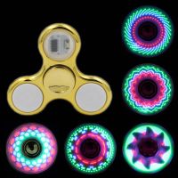 36 สี สปินเนอร์ Creative แบบมีไฟ LED Light Luminous Fidget Spinner Changes Hand Spinner Golw In The Dark Stress Relief Toys for Kids ช่วยบรรเทาความเครียดChildrens decompression toy 36-color creative spinner belt