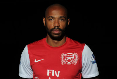 โปสเตอร์ Thierry Henry เธียรี่ อองรี Arsenal อาร์เซนอล นักฟุตบอล Poster สไตล์วินเทจ สำหรับตกแต่งผนังบ้าน แต่งห้อง แต่งร้าน บาร์ ออฟฟิศ คาเฟ่ 77poster