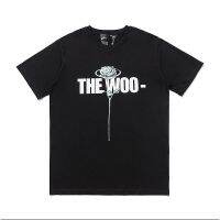 ◎♗✐ แฟชั่น Vlone X Pop Smoke The Woo เสื้อยืดลําลองสําหรับผู้ชายผู้หญิงแขนสั้นคอก ลม