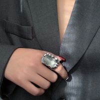 PZUNIQUE ย้อนยุคแนวแฟชั่นเรซินอัลลอยด์ผู้หญิงเครื่องประดับหินสีแหวนทรงเรขาคณิตแหวนใส่นิ้วดัชนีหลายสี