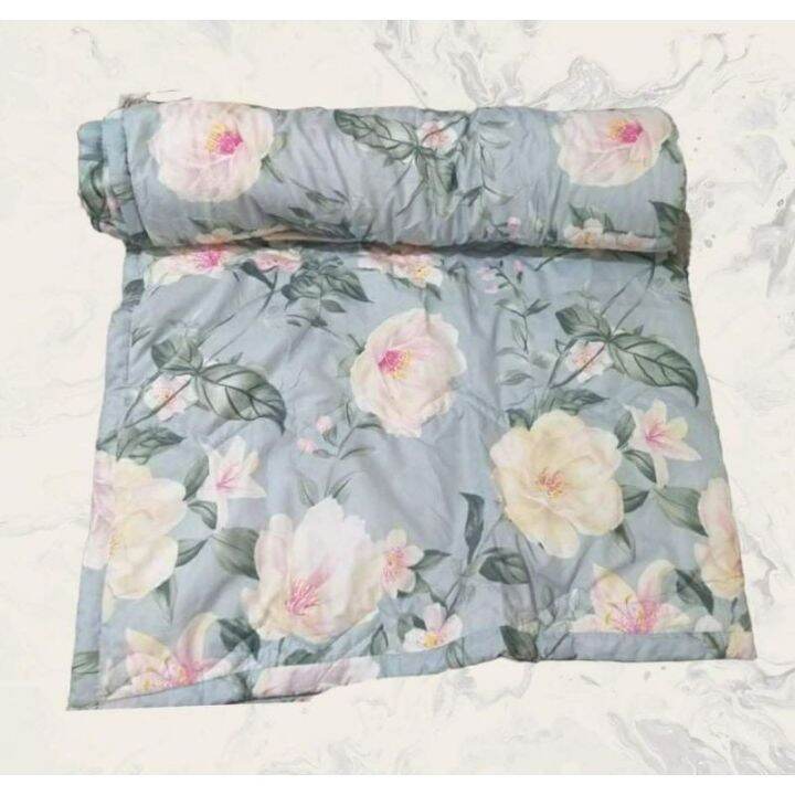 Blanket QUEEN SIZE hindi makapal pero hindi mabigat