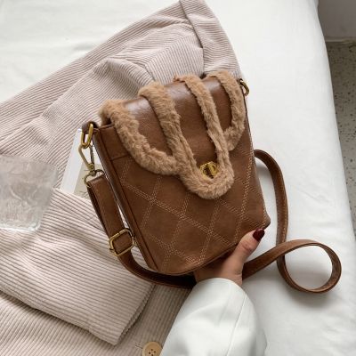 Bag new female 2021 winter worn handbag maomao tide bucket edge small bag bag fashion leisure shoulder bag