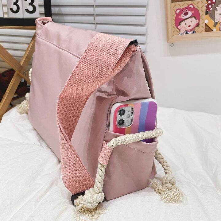 koreafashionshop-kr1637-d3กระเป๋าสะพายข้าง-ผ้าในล่อน-ใบใหญ่-ไม่มีตุ๊กตาแถม
