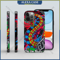 TroyLee Design Cobra เคสโทรศัพท์สำหรับ iPhone 14 Pro Max / iPhone 13 Pro Max / iPhone 12 Pro Max / iPhone 11 Pro Max / XS Max / iPhone 8 Plus / iPhone 7 plus ฝาครอบเคสป้องกันหนังแกะป้องกันการตก L5MKC3