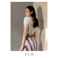 Kemissara Pleated Wrap Top Off Shoulder เสื้อพลีตคอปีน เสื้อพลีตเปิดไหล่ เสื้อผู้หญิงใส่ได้หลายแบบ เสื้อครอป