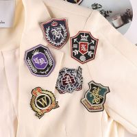 Classic European Style Cap Badges Iron on Noble Patches Golden Thread Embroidery Crest University Emblem for JK Suit Uniform DIY Haberdashery