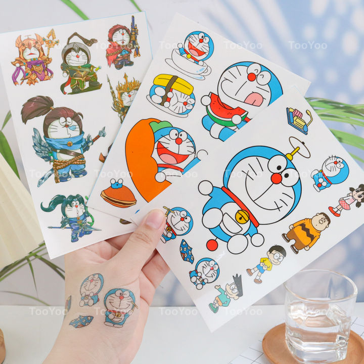 Hình xăm Doraemon dán dễ thương là lựa chọn hoàn hảo cho những bạn chưa sẵn sàng thực hiện một hình xăm cố định. Trong năm 2024, chúng tôi có sẵn nhiều loại xăm dán với hình ảnh Doraemon, giúp các bạn có thể thay đổi nhanh chóng, tạo sự mới mẻ cho vẻ ngoài của mình. Cảm giác như có một chú mèo máy luôn đi theo bạn bên cạnh.