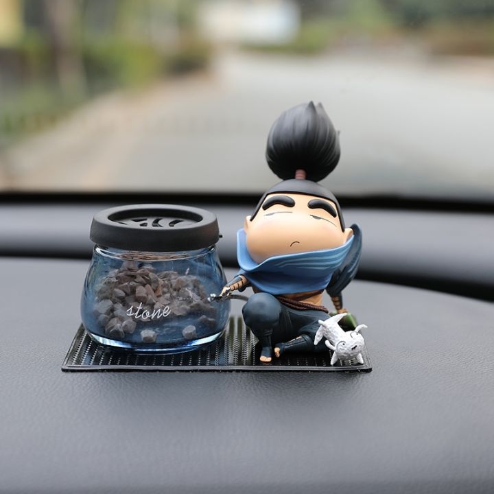 samurai-crayon-small-new-car-furnishing-articles-on-anime-hand-to-run-the-car-act-the-role-ofing-tastes-the-good-car-accessories-car-web-celebrity