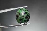 พลอยหลังเบี้ย รูบี้ ซอยไซต์ (Ruby In Zoisite) " หินแห่งความเชื่อมั่น" น้ำหนัก 17.84 ct. ขนาด  14.8*7.7*16.7 mm. พลอยแท้ 100 % เนื้อดี ราคาถูก