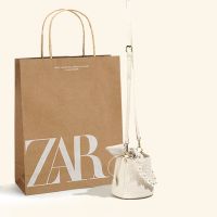 ✁Zara○ กระเป๋าผู้หญิง,2023ใหม่กระเป๋าทรงถังกระเป๋าหูกระต่ายแบบพกพาประดับมุกกระเป๋าสะพายไหล่ทรงเอียงดีไซน์เฉพาะหัวไหล่