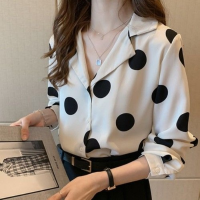 เสื้อชีฟองผู้หญิงฤดูร้อน Casual Polka Dot V คอยาวแขนเสื้อเสื้อเชิ้ต