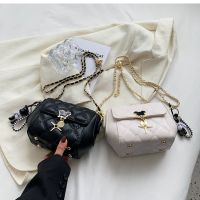 ต้นฉบับ Senior feeling ling chain small bags women 2023 new tide this year popular hot style joker ins oblique satchel female