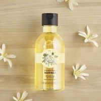 The Body Shop Shower Gel Moringa (250ml.)  เจลอาบน้ำสูตร soap-free ผสานคุณค่าของน้ำผึ้งออร์แกนิก ช่วยบำรุงผิวให้เนียนนุ่มชุ่มชื่น และน้ำมันสกัดจากเมล็ดมอริงก้า หอมดอกไม้สดชื่น