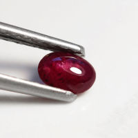 0.5 ct พลอยแดง เผาเก่า (Heated ruby Cabochon) สีแดง ทรงไข่หลังเบี้ย