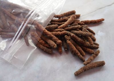 ดีปลี ดีปลีตากแห้ง ขนาด 100 กรัม Long pepper Indian long pepper ใช้เป็นยาอายุวัฒนะ บำรุงกำลังและช่วยบำรุงกำหนัด ทำให้เจริญอาหาร หญิงตั้งครรภ์ห้ามรับประทาน