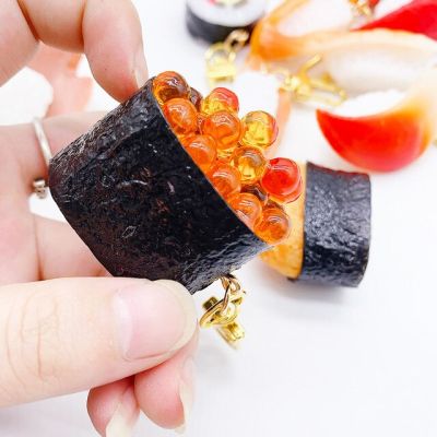 พวงกุญแจโมเดลเลียนแบบอาหารซูชิอาหารญี่ปุ่นจี้ห้อยกระเป๋าพวงกุญแจของขวัญสุดสร้างสรรค์สำหรับนักเรียน