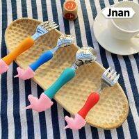 Jnan ชุดส้อมจิ้มทัพพีตักข้าวเครื่องใช้บนโต๊ะอาหารสำหรับเด็กรูปการ์ตูนน่ารักๆชุดสองชิ้นช้อนและส้อมทรงโพนี่สุดสร้างสรรค์304สแตนเลส