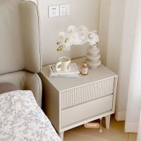 สีขาวหรูหรา Nightstand ขนาดเล็กห้องนอนนอร์ดิกโต๊ะตู้วางของเข้ามุมโต๊ะไม้ข้างเตียง De Nuit เฟอร์นิเจอร์สไตล์มินิมอล