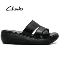 CLARKS_รองเท้าลำลองผู้หญิง LIZBY CROSS 26159108 สีดำ