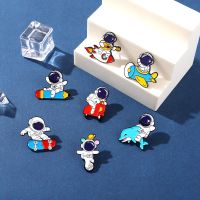 【DT】hot！ Cartoon Astronaut ShirtBrooch Enamel Pins Metal Broches for Badge Metalicos Brosche Accessories