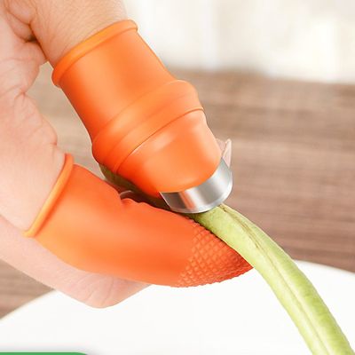 Creative Multi-Purpose Vegetable Picking Finger Armor Suit Silicone Peeling Vegetable Picking Special Stainless Steel ThumbKnife Graters  Peelers Slic