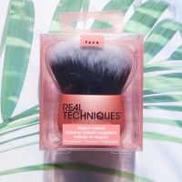 แปรงคาบูกิ เหมาะสำหรับผลิตภัณฑ์แบบฝุ่น Angled Kabuki Brush 1 Count #01962 (Real Techniques®) แปรงแต่งหน้า