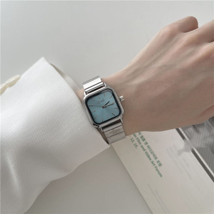 ike-โปร่งไม้ไผ่กับนาฬิกาหน้าปัดสี่เหลี่ยมขนาดเล็ก-นาฬิกาผู้หญิงแบบเรียบง่ายอารมณ์แฟชั่นสีฟ้าแบบเรโทร
