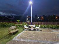 Solar lights ไฟโซล่าเซลล์ 3-6เมตร 16000/20000w + เสา 4m โคมไฟโซล่าเซล พร้อมรีโมท รับประกัน แผงโซล่าเซลล์ 40W แบต 36Ah สว่างนาน 24 ชมอายุการใช้งาน 9-13 ปี.3 ปี ห