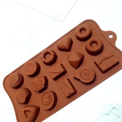 (AE) แม่พิมพ์ ซิลิโคน สำหรับทำขนม ช็อคโกแลต หลายแบบ 15 ช่อง (สีแรนดอม)