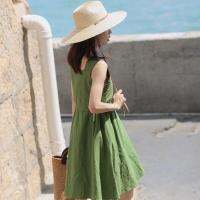 เสื้อผ้าแฟชั่นสำหรับสุภาพสตรี The new 2023 show thin waist show legs long grass green small straps sling summer dress woman skirt with shoulder-straps