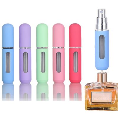 【lz】▫✷卍  Candy Color Mini Perfume Refill Bottle Sub-Bottling Liquid Recipientes de Cosméticos Spray Recarregável Garrafa Atomizador para Viagem 5ml