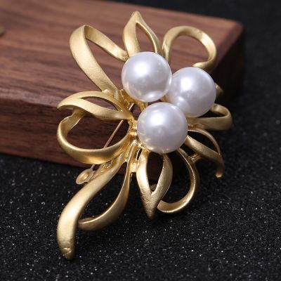 【CW】 New Arrival Fashion Irregular Gold Color Brooches Clothing Brooch Jewelry