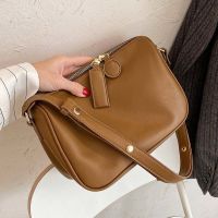 ✺☫❖ New texture bags on female 2022 new tide simple fashion single han edition brim senior feeling inclined shoulder bag