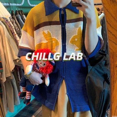 CHILLG LAB ท็อปส์ซูผู้ชายถักฤดูร้อนบางส่วนแขนสั้นแนวโน้มแฟชั่นการออกแบบเฉพาะอเมริกันย้อนยุคกลวงเสื้อหลวมไร้เดียงสารุ่นคู่ dag