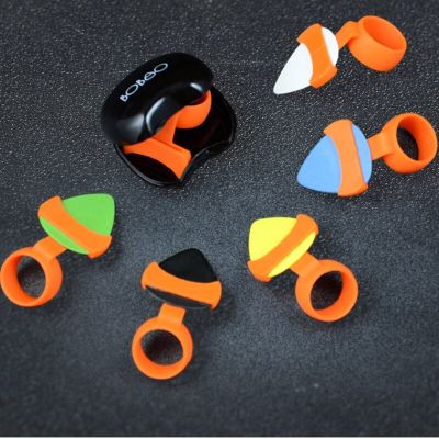 ：《》{“】= Guitar Picks Holder Finger Cover Folk Acoustic Guitar Auxiliary Artifact Strumming Electric Guitar Non-Slip Storage Cover