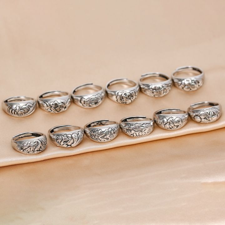 ผู้ผลิตแหวนจักรราศีจีนเปิดแนวย้อนยุคข้ามพรมแดนขายแหวนทองแดง