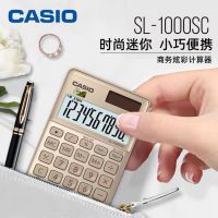 Casio แบบพกพาขนาดเล็ก SL-1000SC เครื่องคิดเลขแบบน่ารักพร้อมเคสหนังสำหรับเดินทางไปทำธุรกิจที่เคาน์เตอร์ออฟฟิศ