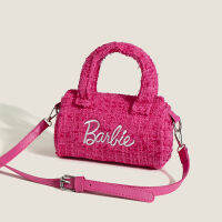 กระเป๋าหมอนผู้หญิงตุ๊กตาบาร์บี้ barbie แบรนด์ร่วมออกแบบเฉพาะสไตล์น้ำหอมขนาดเล็กความรู้สึกระดับไฮเอนด์กระเป๋า Messenger ทรงกระบอกอินเทรนด์