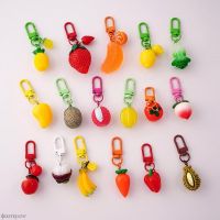 【LZ】❇✾⊕  Acrílico Mini Simulado Fruta Pingente Chaveiro para Mulheres e Meninas Cenoura Bonito Morango Banana Chaveiro Saco Chaveiro Suspenso