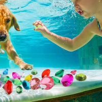 Qifull 60pcs Diving Gems Toys Acrylic Fake Diamond Pool Gems ฤดูร้อนของเล่นว่ายน้ำสำหรับเด็ก