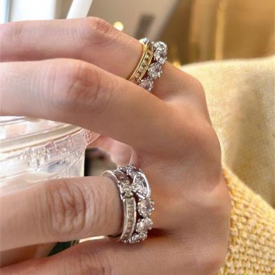 แหวนมงกุฎ ShanZuan สองชั้นแบบถอดออกได้สำหรับผู้สูงอายุให้ความรู้สึกการออกแบบที่พับได้ด้วยแสงและการตกแต่ง