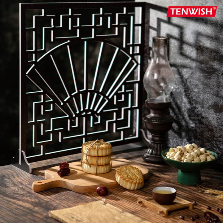 Bạn yêu thích phong cách Trung Quốc cổ? Hãy xem hình ảnh này với phông nền Trung Quốc cổ độc đáo. Với ánh sáng và sắc màu phù hợp, phông nền này sẽ tạo ra một không gian lãng mạn, đầy sức hút. Hãy để bức ảnh của bạn được nổi bật với phông nền Trung Quốc cổ này.