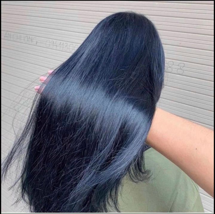 Nếu bạn muốn tạo nên một phong cách tóc mới lạ và cá tính, hãy thử nhuộm tóc màu xanh đen. Hình ảnh của chúng tôi sẽ là nguồn cảm hứng tuyệt vời cho bạn khi thực hiện ý tưởng của mình.