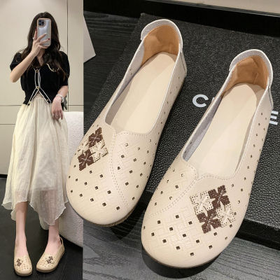 Hollow out Moms Shoes Womens 2023 Summer New Round Toe Fashionable Versatile Shallow Mouth Flower Casual Womens Single Shoe
